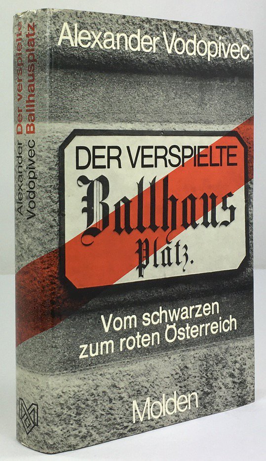 Abbildung von "Der verspielte Ballhausplatz. Vom schwarzen zum roten Österreich."
