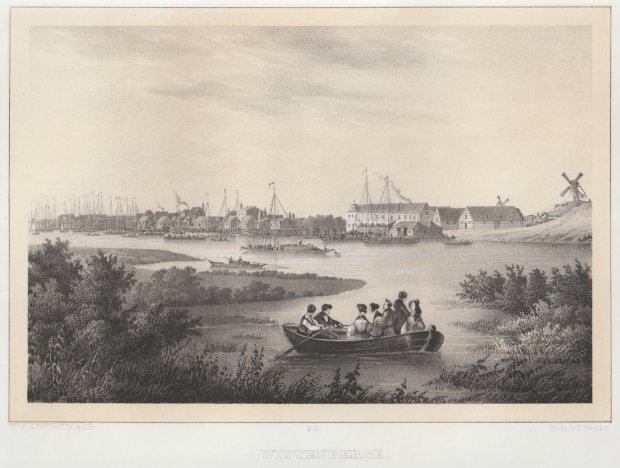 Abbildung von "Wittenberge / Elbe. (Gesamtansicht mit dem Fluss und einem Ruderboot mit Ausflüglern im Vordergrund)..."