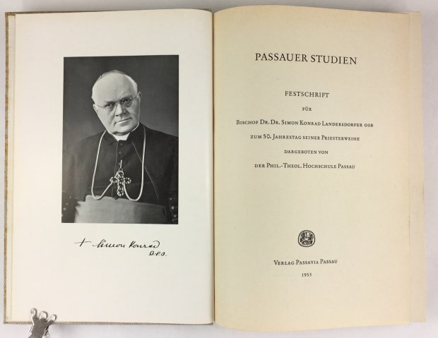 Abbildung von "Passauer Studien. Festschrift für Bischof Dr. Dr. Simon Konrad Landersdorfer OSB zum 50. Jahrestag seiner Priesterweihe dargeboten von der Phil..."