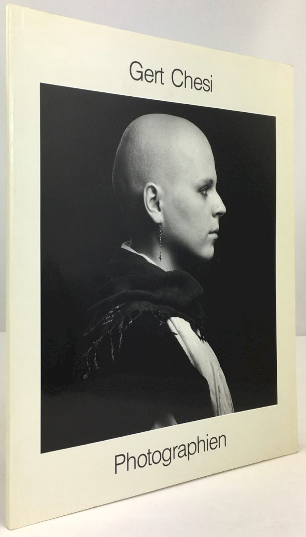 Abbildung von "Gert Chesi. Photographien. Katalog zur Ausstellung in der Neuen Galerie der Stadt Linz 1985."