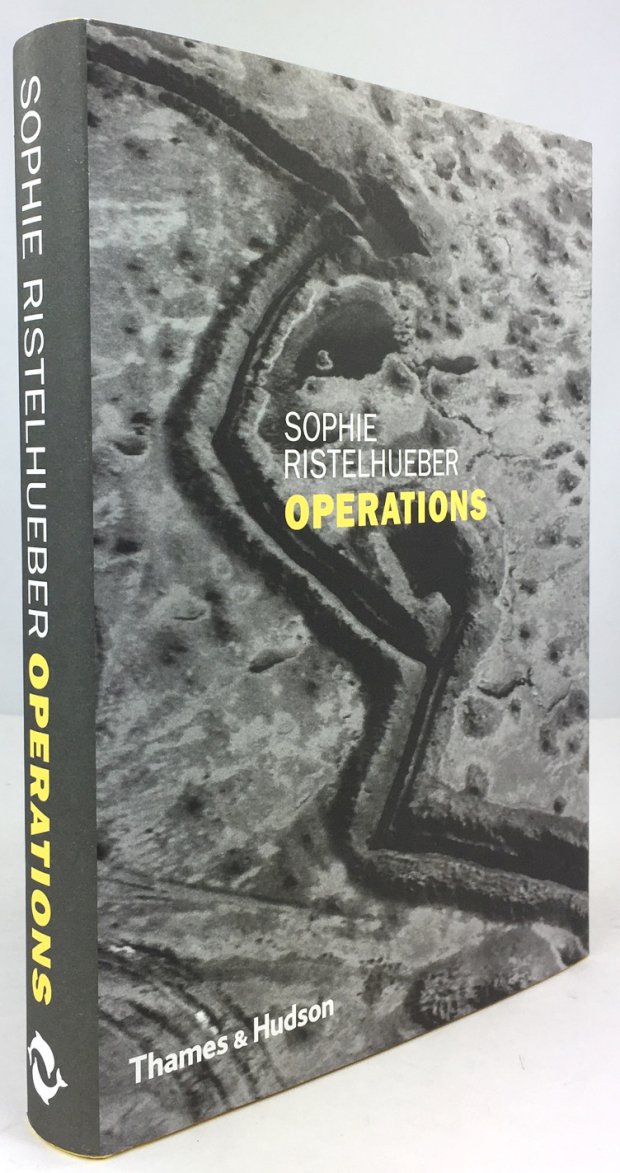 Abbildung von "Operations. With texts by Bruno Latour, David Mellor and Thomas Schiesser."