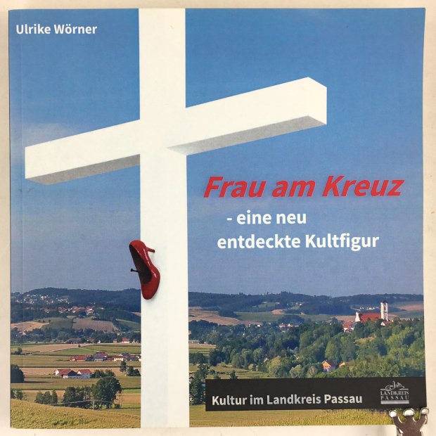 Abbildung von "Frau am Kreuz - eine neu entdeckte Kultfigur. Katalog zur Ausstellung im Museum Kloster Asbach."