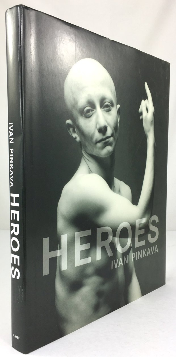 Abbildung von "Heroes. Text von Martin C. Putna. (Texte in tschechischer, engl. und Franz. Sprache.)"