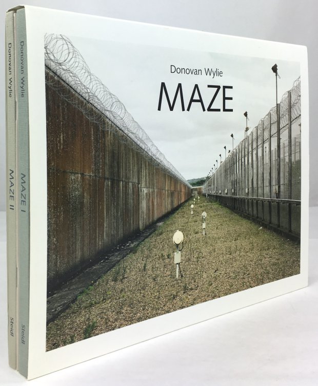 Abbildung von "Maze (3 volumes in slip case). Maze I: 2002/03 /..."