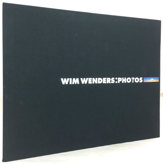 Abbildung von "Wim Wenders : Photos. (Belgleitbuch zur weltweiten Ausstellung des Goethe-Instituts.)"