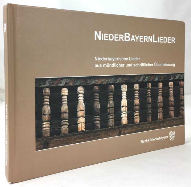 Abbildung von "NiederBayernLieder. Niederbayerische Lieder aus m&uuml;ndlicher und schriftlicher &Uuml;berlieferung. Ausgew&auml;hlt, bearbeitet und kommentiert von Philipp Ortmeier in Zusammenarbeit mit Willibald Ernst,..."