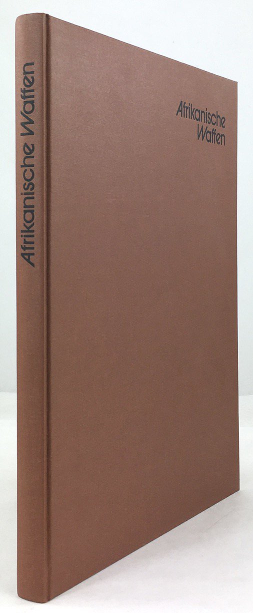 Abbildung von "Afrikanische Waffen. Messer - Dolche - Schwerter - Beile - Wurfwaffen..."
