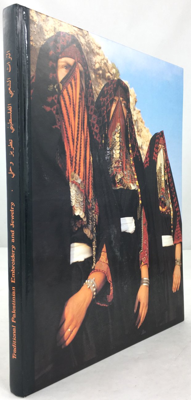 Abbildung von "Traditional Palestinian Embroidery and Jewelry. (Texte in engl. und arab. Sprache)."